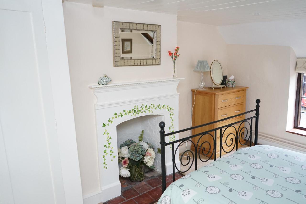 Character 2 Double Bedroom Cottage In Shaftesbury Kültér fotó